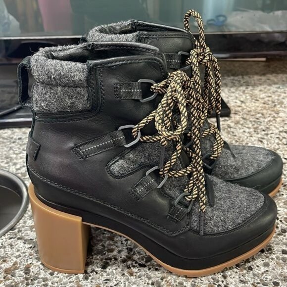 Sorel Women's Blake Waterproof Lace-Up Booties women’s 8 chunky platform shoes - Picture 9 of 16